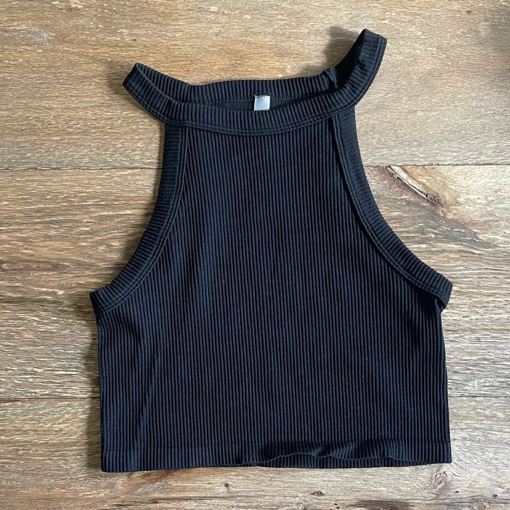 ANWND Women’s M/L Black Ribbed Crop Top